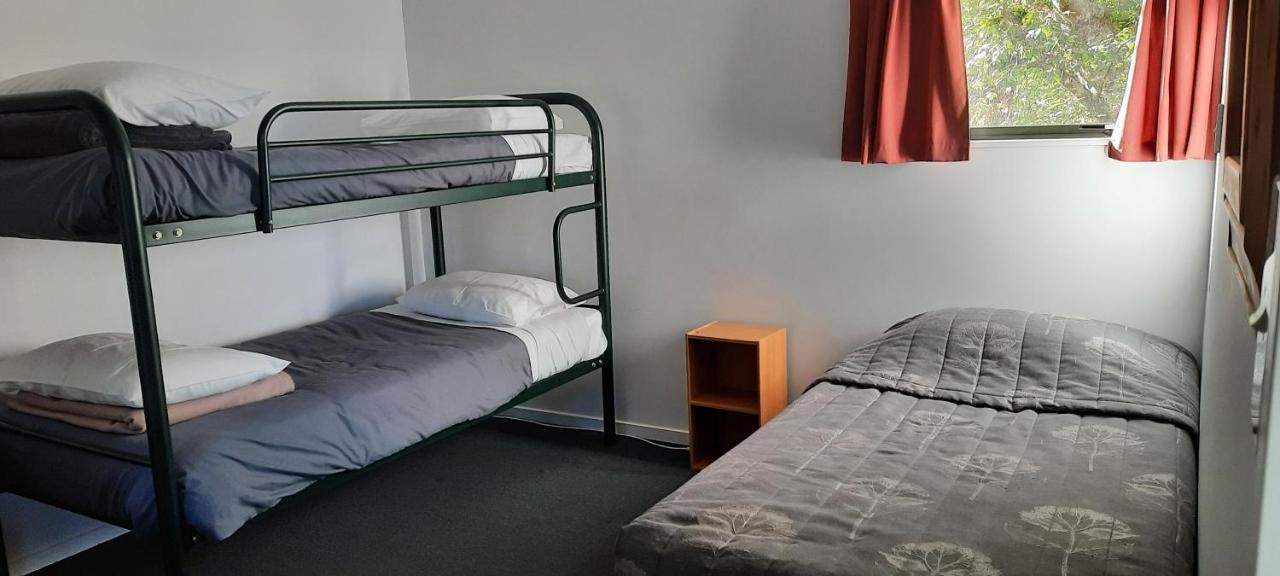 Lake Brunner Country Motel & Holiday Park Moana Bagian luar foto