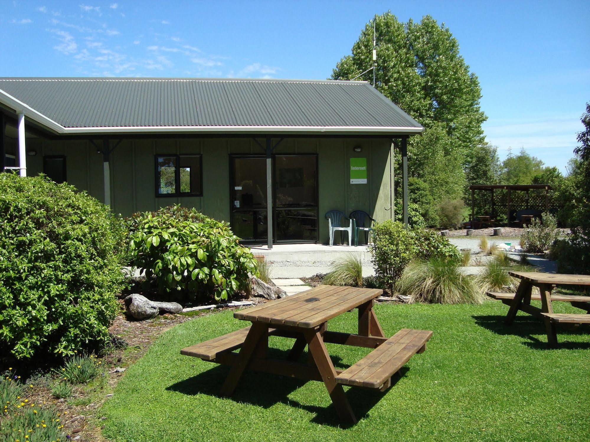 Lake Brunner Country Motel & Holiday Park Moana Bagian luar foto