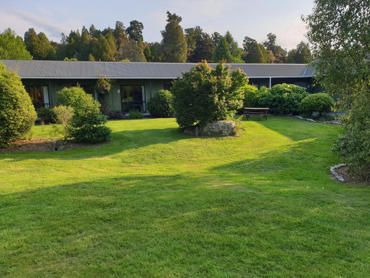 Lake Brunner Country Motel & Holiday Park Moana Bagian luar foto